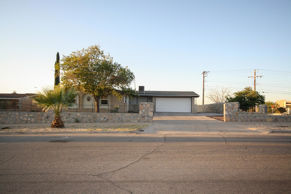 10400 Candlewood Ave, El Paso, TX 79925 - photo 1