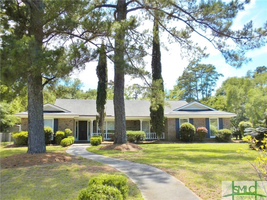 Large corner lot---almost 1/3 acre!   Quiet circle