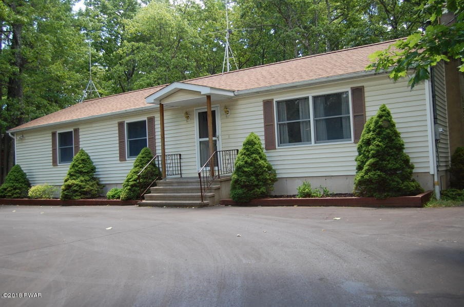 802 Rowel Ct, Hawley, PA 18428 - photo 1