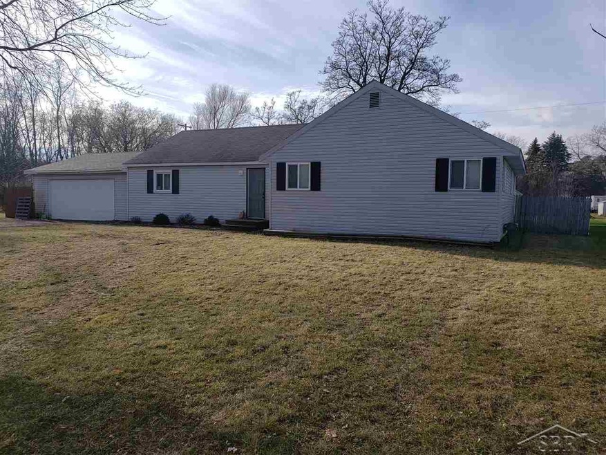 10503 N Linden Rd, Clio, MI 48420 - photo 1