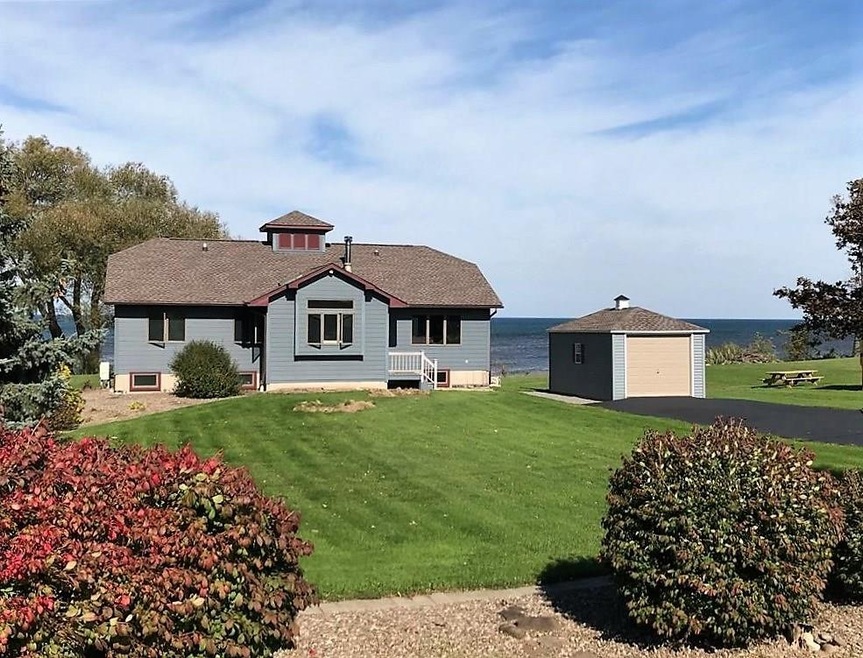 14645 Lakeshore Rd, Kent, NY 14477 - photo 1