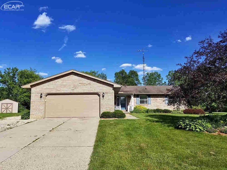 8251 Hidden Creek Ct, Flushing, MI 48433 - photo 1