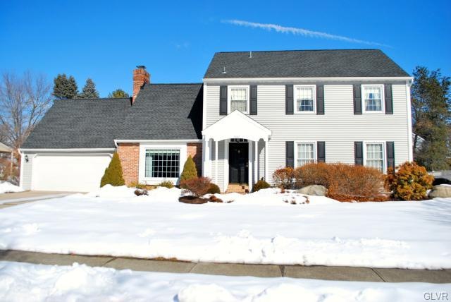 4887 Meadowview Dr, Macungie, PA 18062 - photo 1