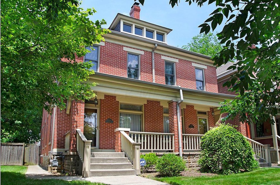 250 E Deshler