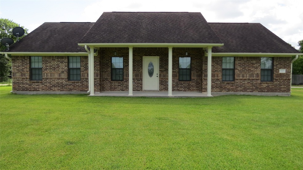 1529 Algoa Friendswood Rd, Alvin, TX 77511 - photo 1