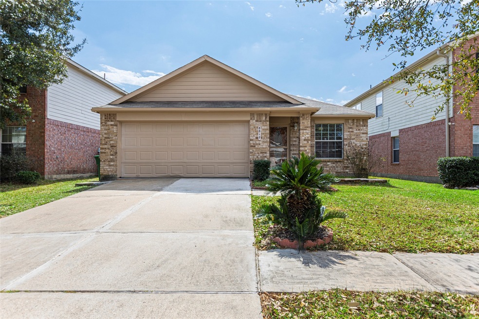 8818 Rainesville Ln, Houston, TX 77075 - photo 1