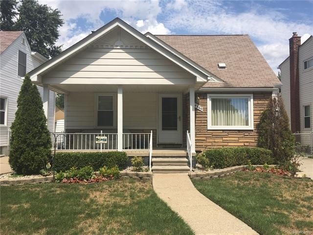 Front view with nice covered porch