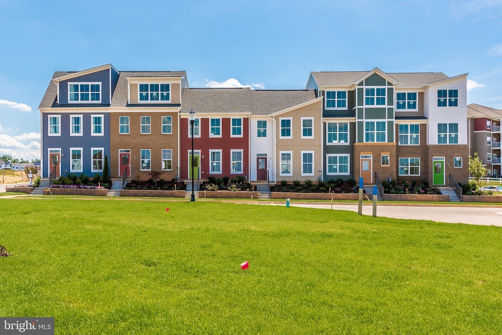 402 Waverley Dr, Frederick, MD 21702 - photo 1