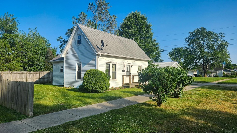 559 3rd St NE, Linton, IN 47441 - photo 1