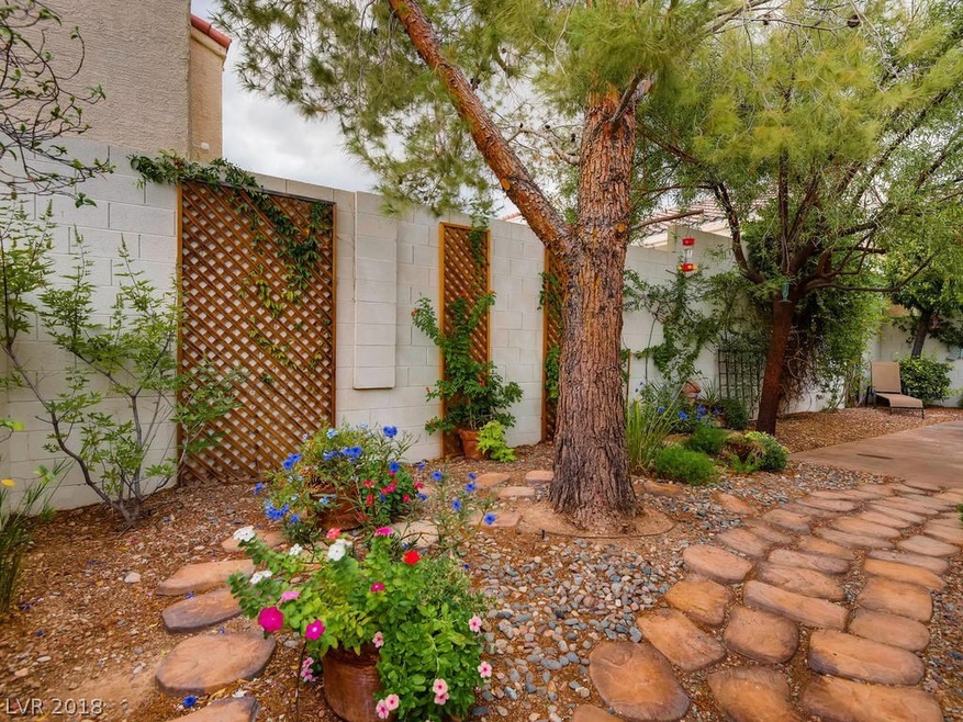 ENCHANTED GARDEN !