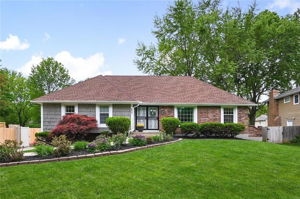 807 NW 17th St, Blue Springs, MO 64015 - photo 1