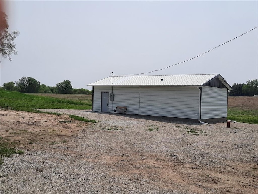 Storage Bldg Approx 20x40
