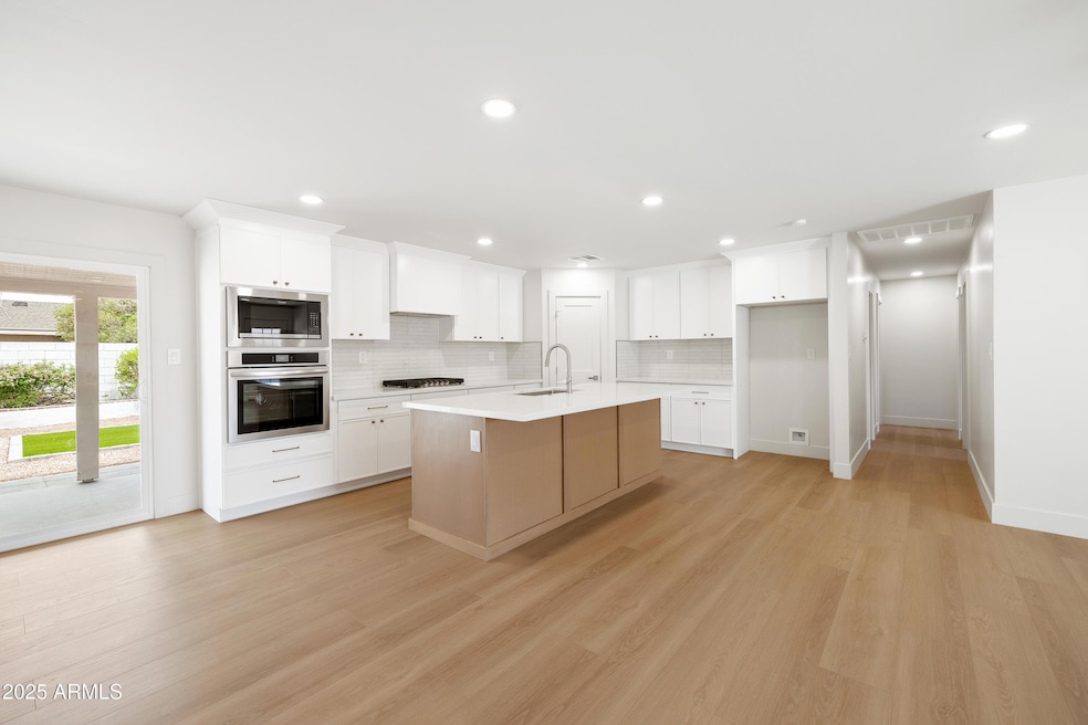 8334 E Palm Ln_07