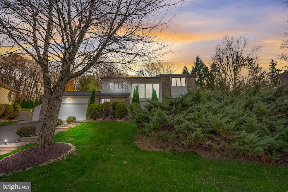 901 Spring View Dr, Southampton, PA 18966 - photo 1