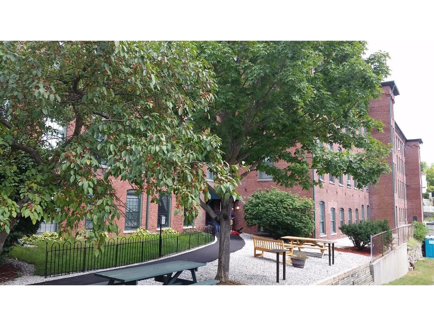 Emerson Mills unit 207, Pembroke, NH 03275 - photo 1