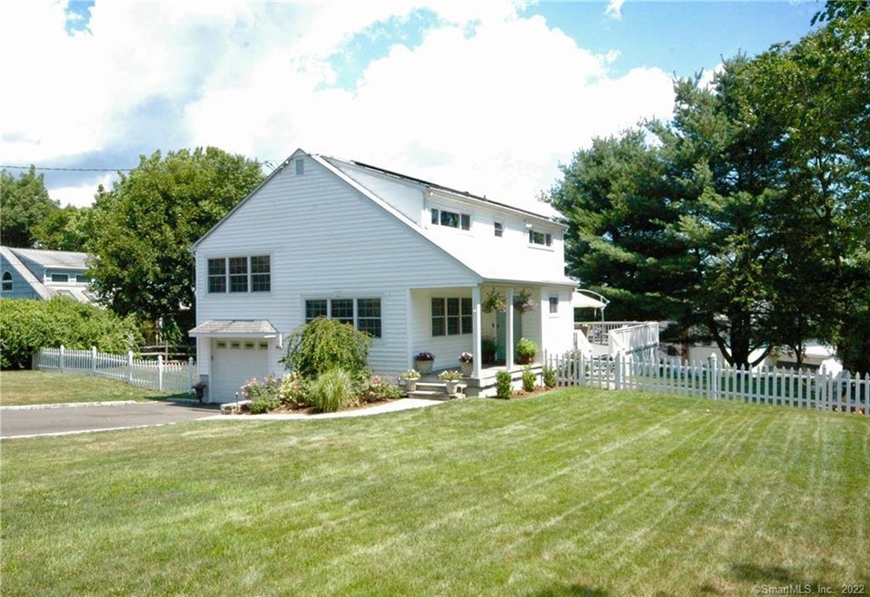 4 Bobwhite Dr, Norwalk, CT 06851 - photo 1