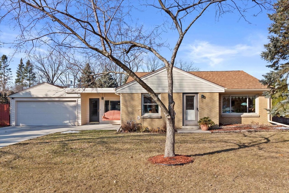 13620 Courtland Ave, Brookfield, WI 53005 - photo 1