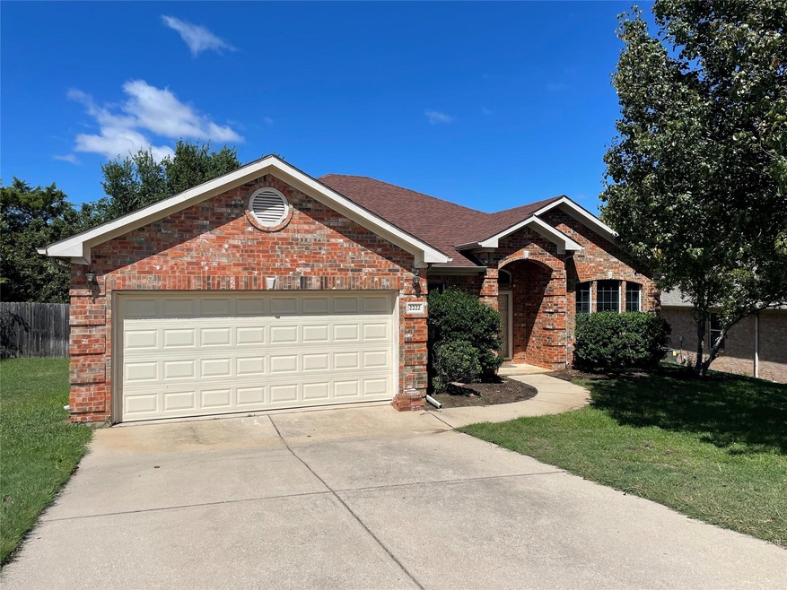 2222 Creek Side Dr, Weatherford, TX 76087 - photo 1