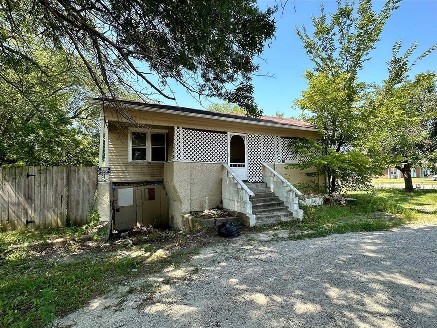 1201 S 12th St, Parsons, KS 67357 - photo 1