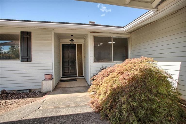 1486 N Keene Way Dr, Medford, OR 97504 - photo 1