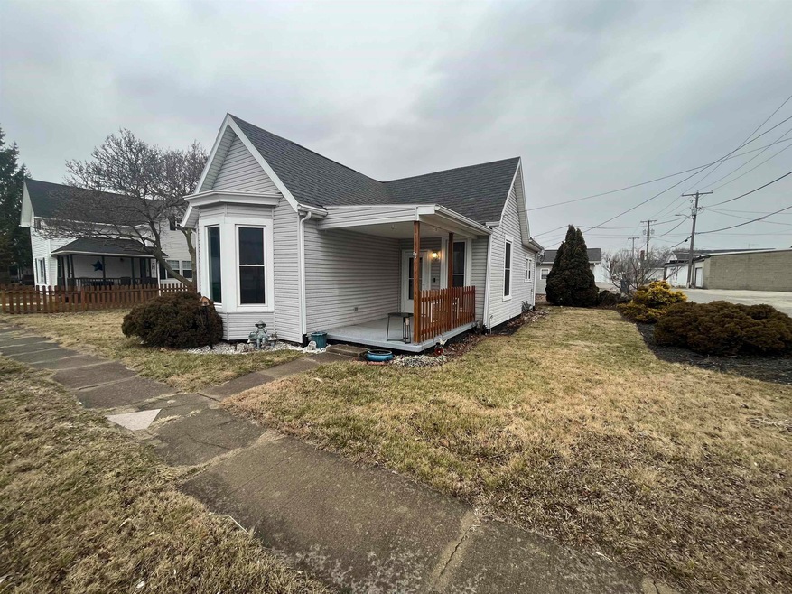 102 W Lyons St, Swayzee, IN 46986 - photo 1