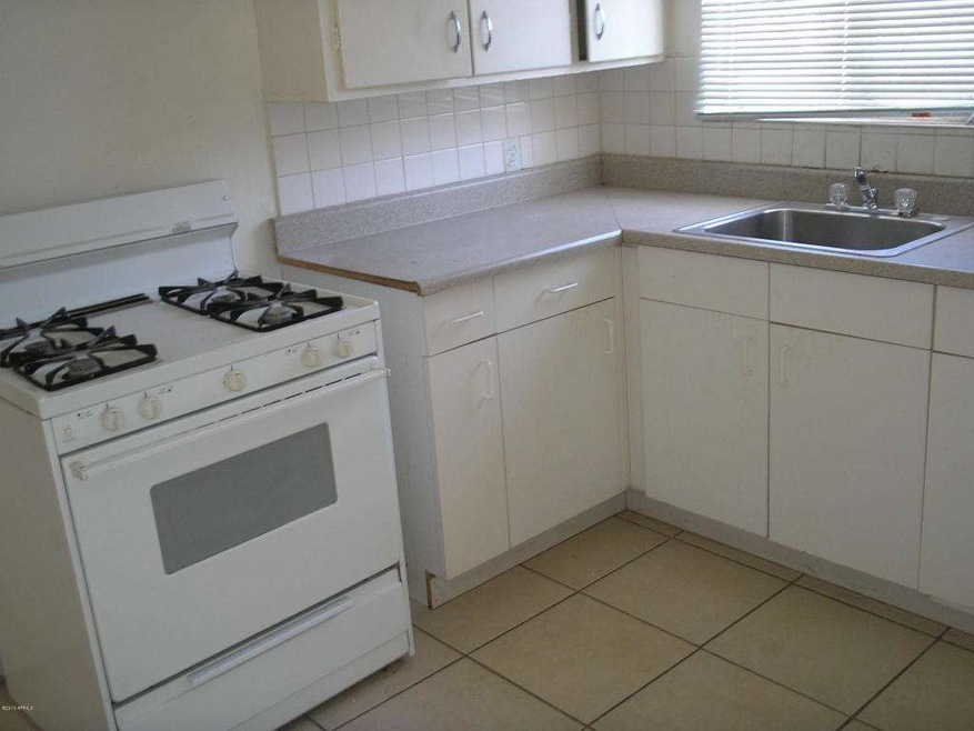 1305 W. Weldon 001