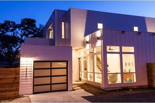 A few blocks from Mueller - your new home awaits.
