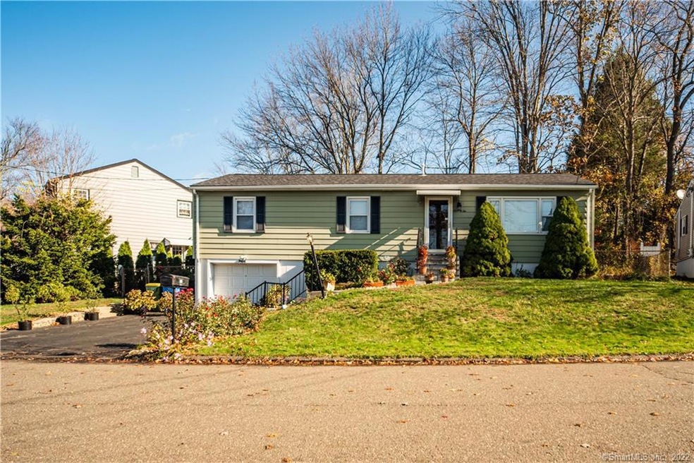 72 Greenview Dr, Waterbury, CT 06708 - photo 1