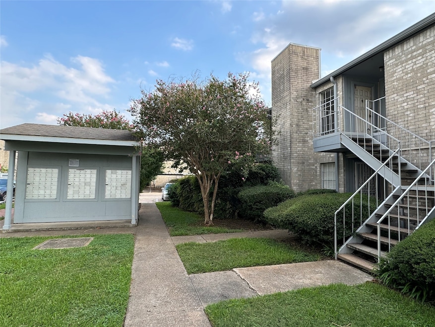 Welcome to 7400 Bellerive #1004. Community landsca