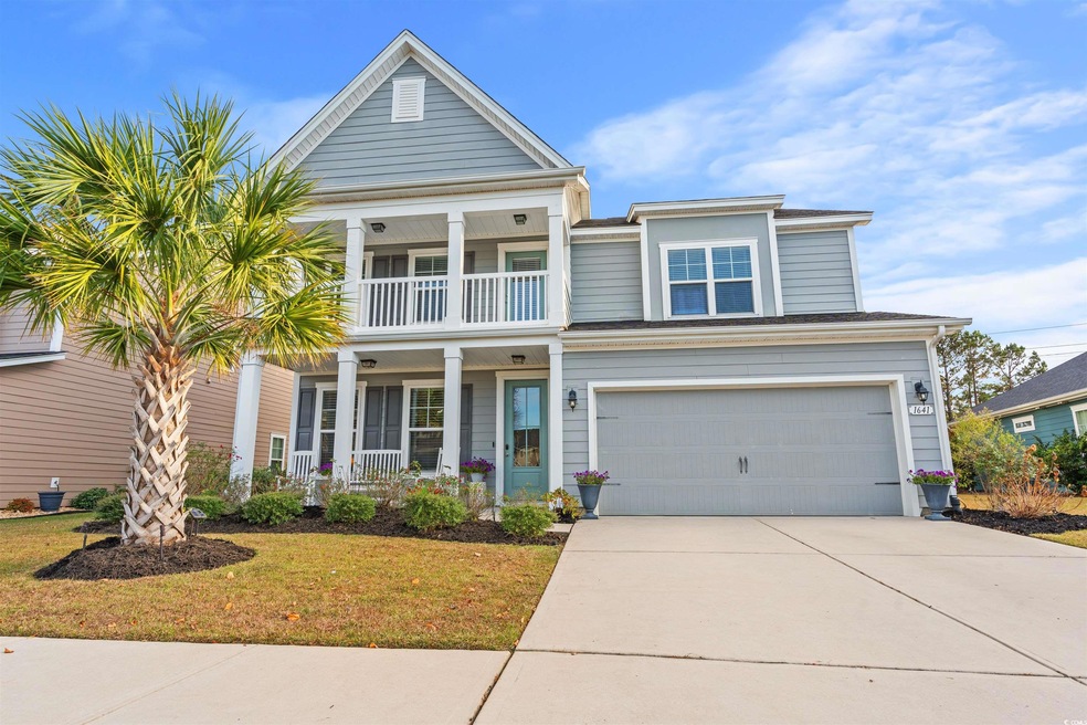 View of front of property featuring a front lawn, 