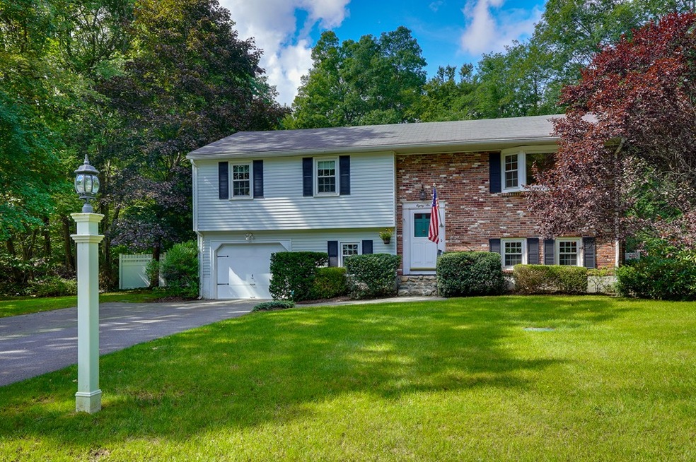 86 Meadowbrook Ln, Holliston, MA 01746 - photo 1