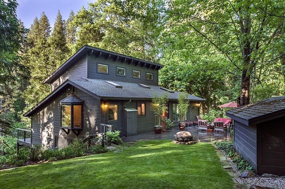 NEVADA CITY HIDE-AWAY ON THE BANKS OF DEER CREEK