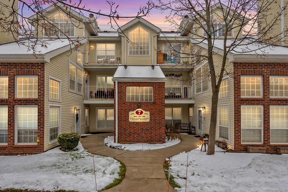 116 Carriage Crossing Ln unit 116, Middletown, CT 06457 - photo 1