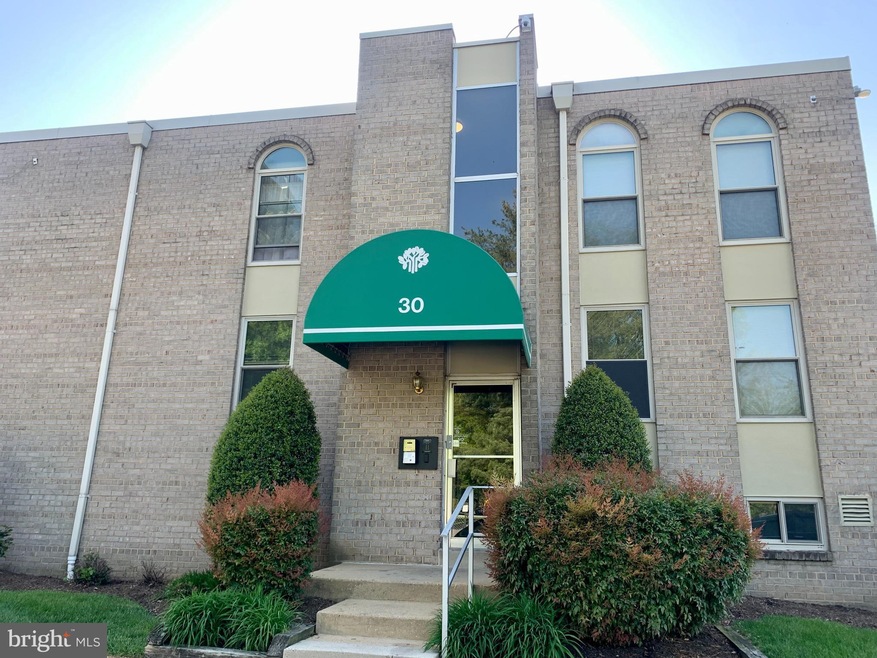 30 Canterbury Square unit 301, Alexandria, VA 22304 - photo 1
