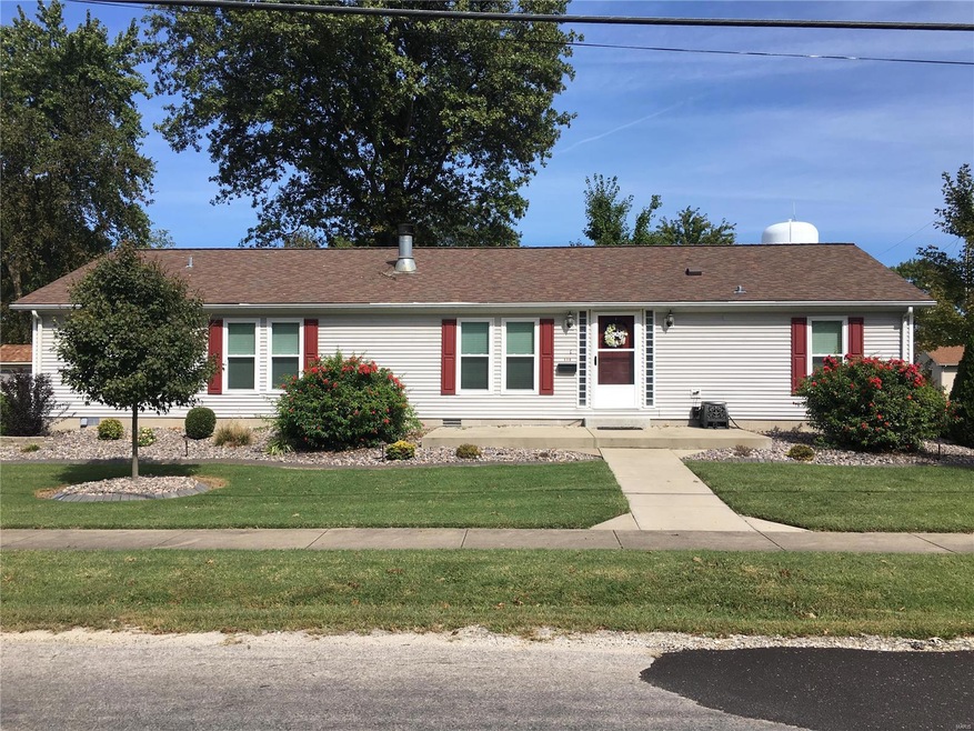 570 W Phillips St, Freeburg, IL 62243 - photo 1