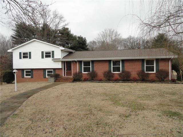 401 Fairlane Dr, Shelbyville, TN 37160 - photo 1