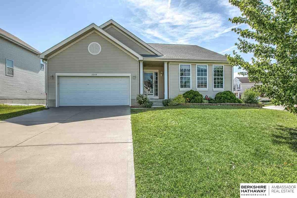 2209 S Mineral Dr, Papillion, NE 68046 - photo 1