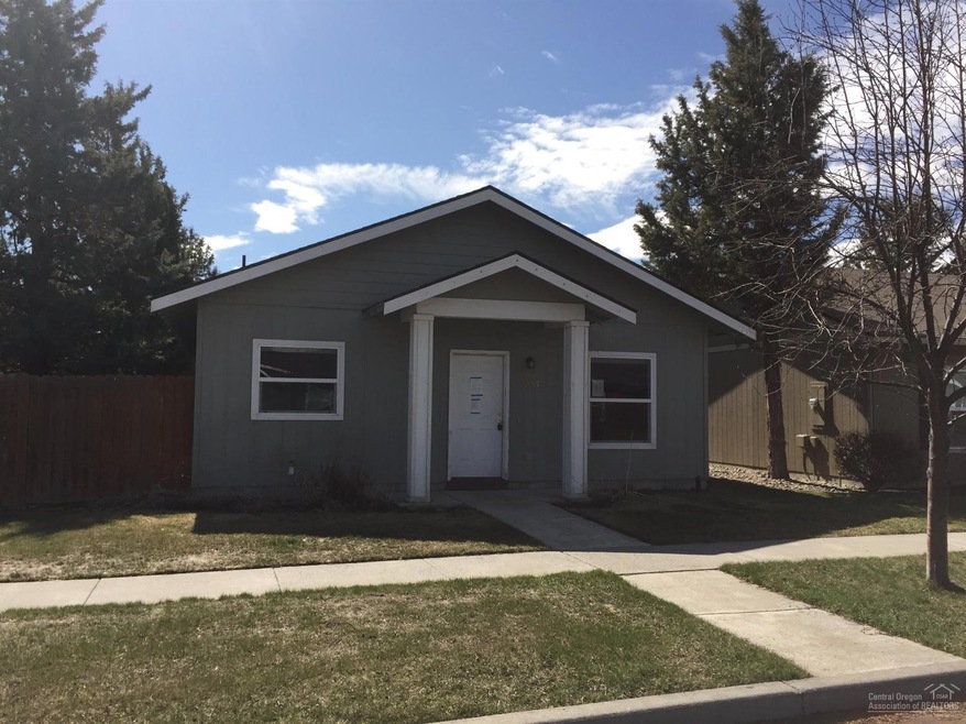 20667 Honeysuckle Ln, Bend, OR 97702 - photo 1