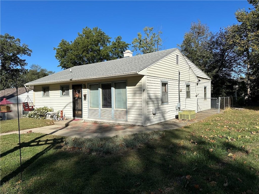 2015 Barkley Ln, Saint Joseph, MO 64501 - photo 1