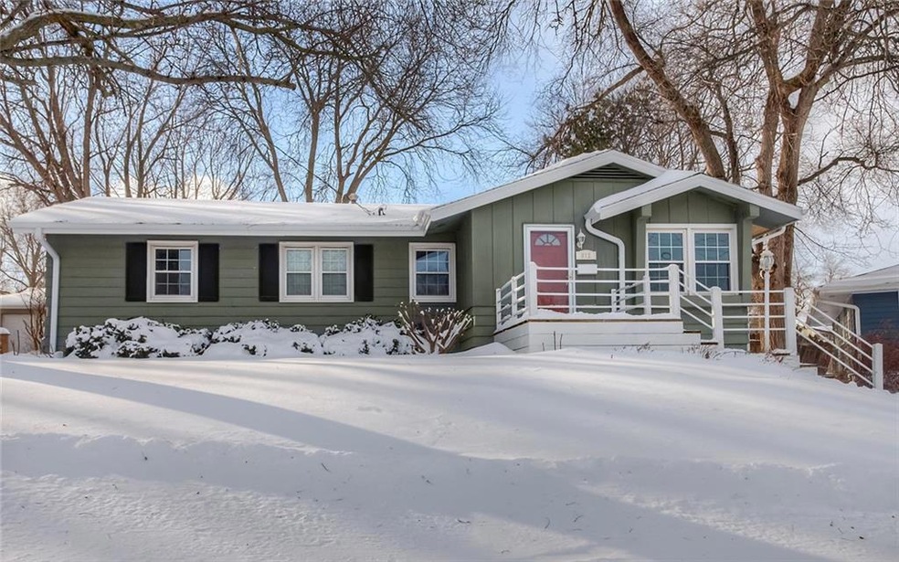 612 30th St, West Des Moines, IA 50265 - photo 1