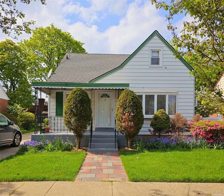 11 Irons Place, New Hyde Park, NY 11040 - photo 1