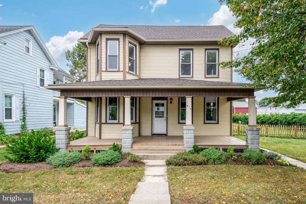 819 W Main St, Mount Joy, PA 17552 - photo 1