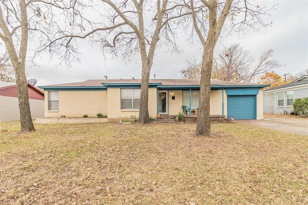 829 Glenda Dr, Bedford, TX 76022 - photo 1