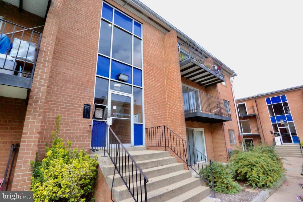 3408 25th St S unit 11, Arlington, VA 22206 - photo 1