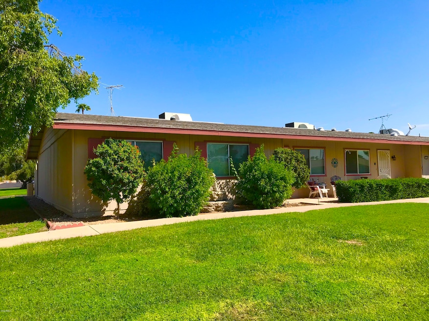 11138 W Emerald Dr unit 185, Sun City, AZ 85351 - photo 1