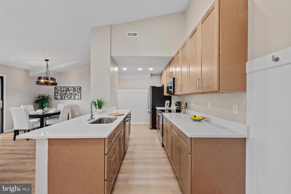 1102 Castle Harbour Way unit 3D, Glen Burnie, MD 21060 - photo 1