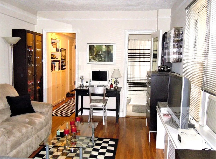 321 E 54th St unit 5F, New York, NY 10022 - photo 1