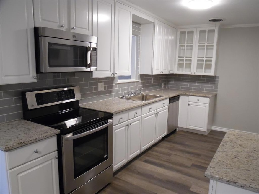 252 Belle St, Bedford, TX 76022 - photo 1