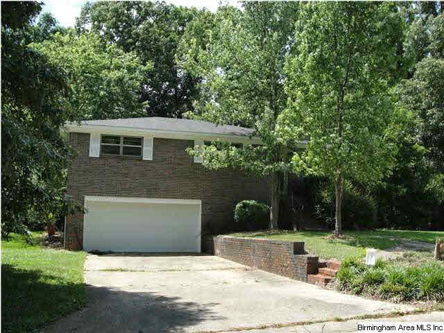 Full brick, level yard,  2 car garage, hardwood fl