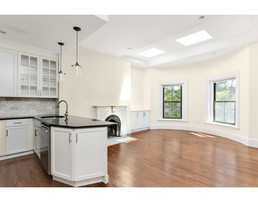 94 Pembroke St unit 4, Boston, MA 02118 - photo 1